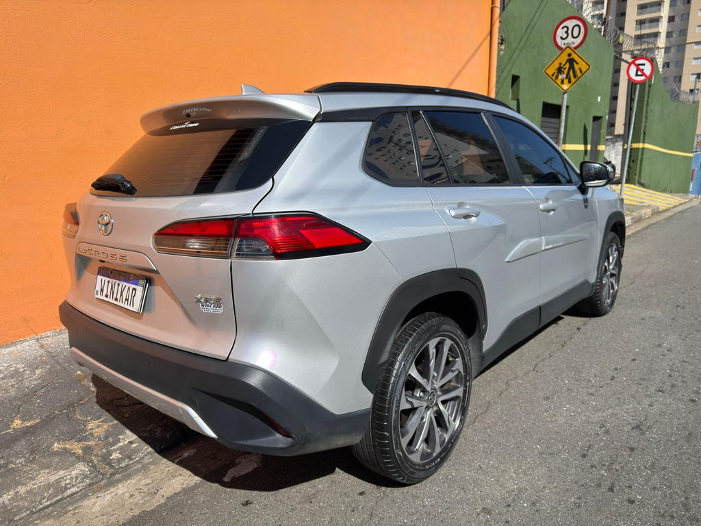Toyota Corolla Cross Prata