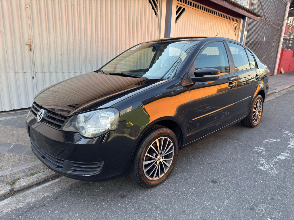 Volkswagen Polo Sedan Preto