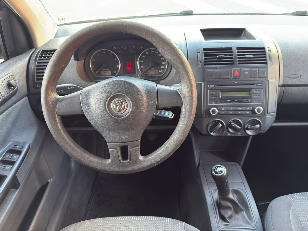Volkswagen Polo Sedan Preto