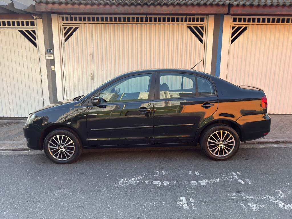 Volkswagen Polo Sedan Preto
