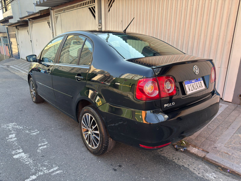 Volkswagen Polo Sedan Preto