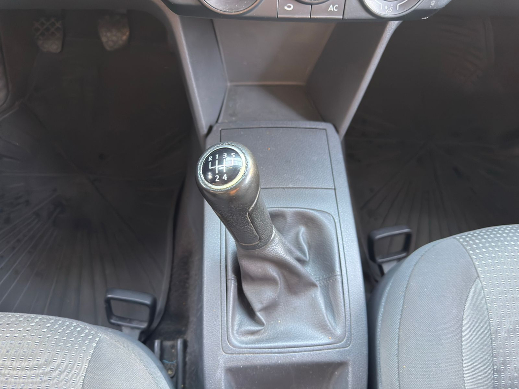 Volkswagen Polo Sedan Preto