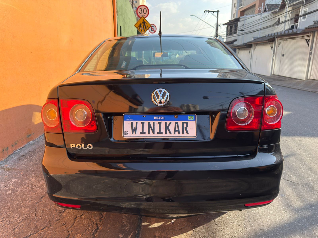 Volkswagen Polo Sedan Preto