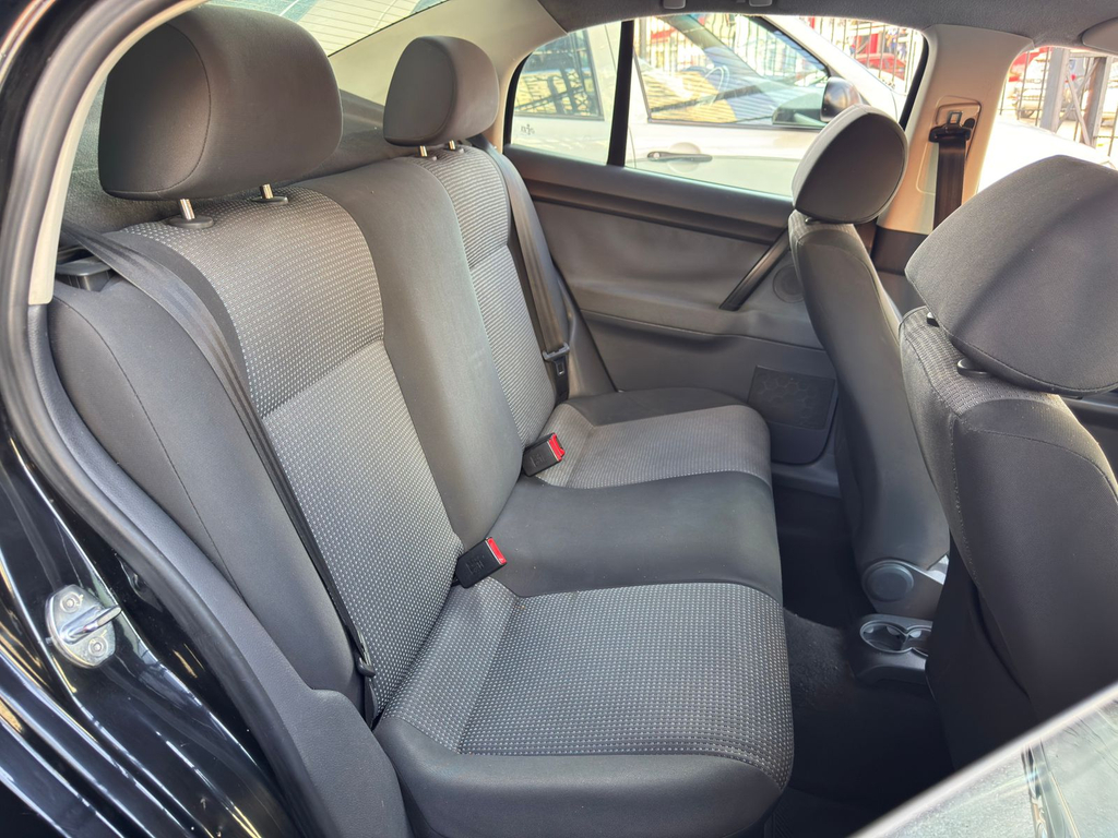Volkswagen Polo Sedan Preto