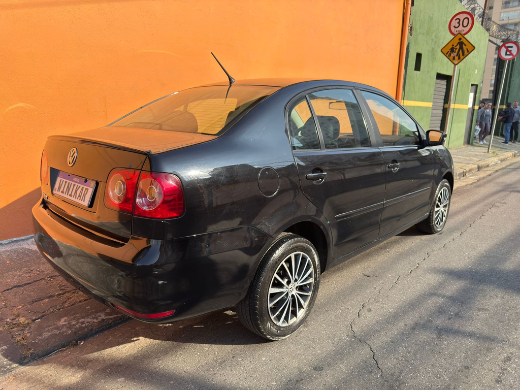 Volkswagen Polo Sedan Preto