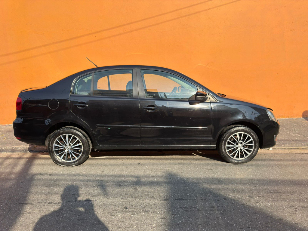 Volkswagen Polo Sedan Preto