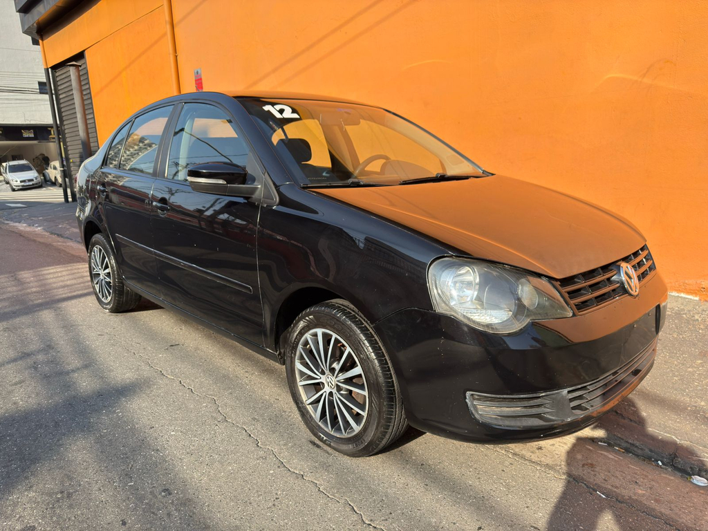 Volkswagen Polo Sedan Preto