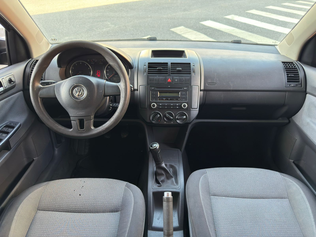 Volkswagen Polo Sedan Preto