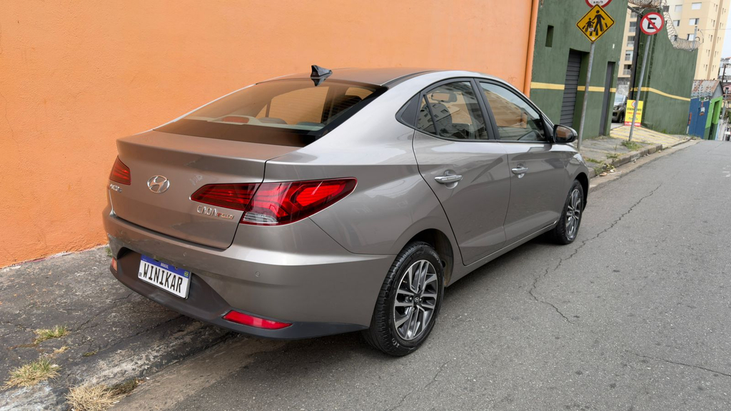 Hyundai HB20S Prata