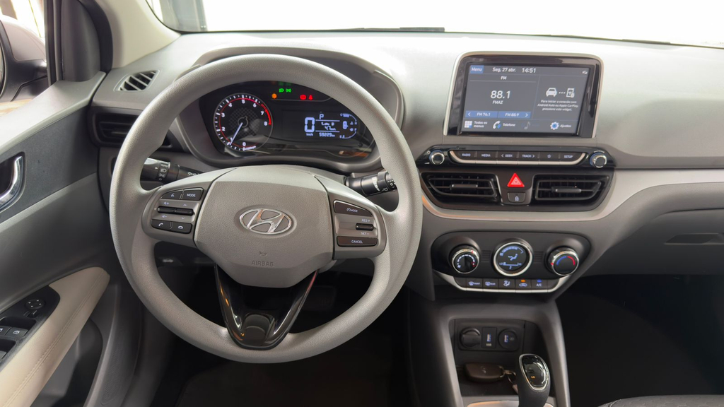 Hyundai HB20S Prata