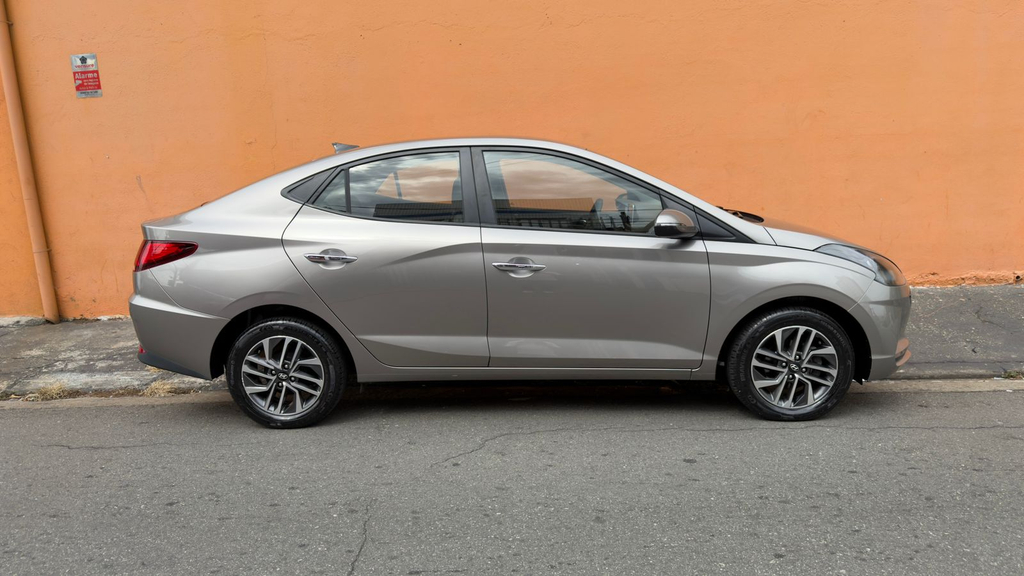 Hyundai HB20S Prata