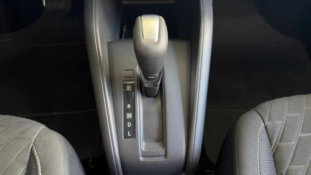 Nissan Kicks Cinza