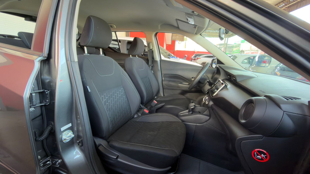Nissan Kicks Cinza