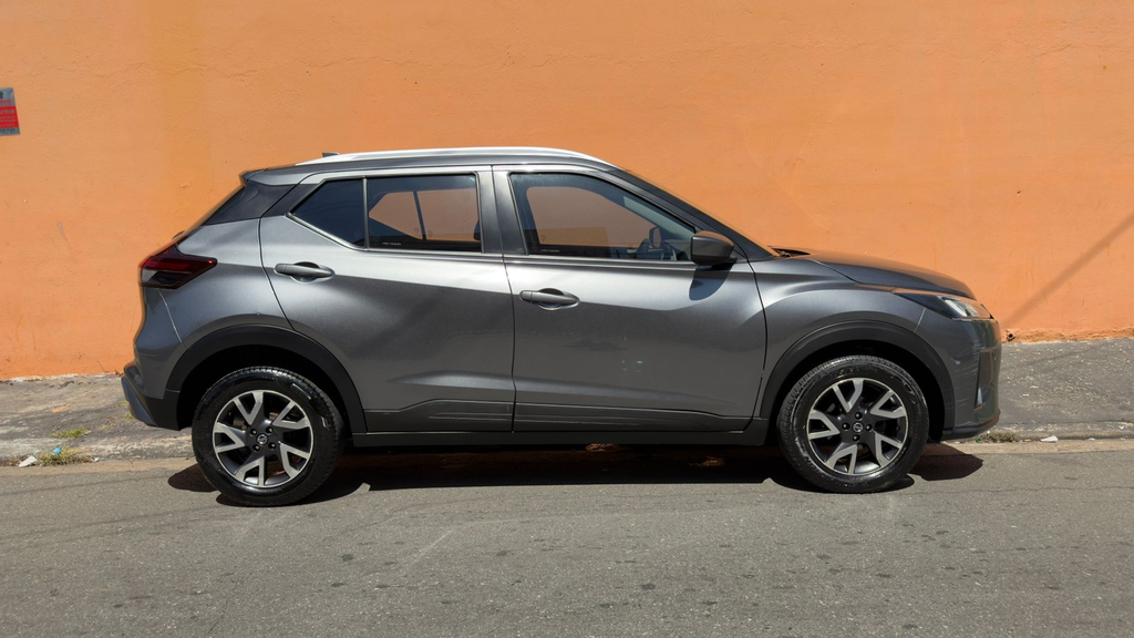Nissan Kicks Cinza