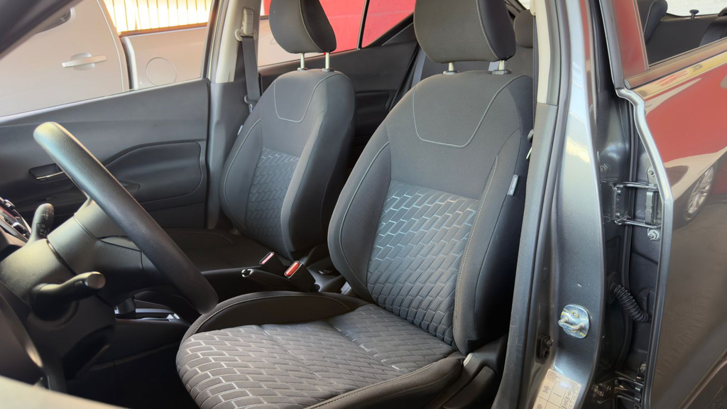 Nissan Kicks Cinza