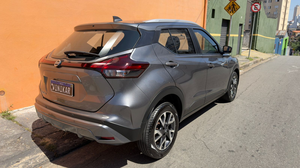 Nissan Kicks Cinza