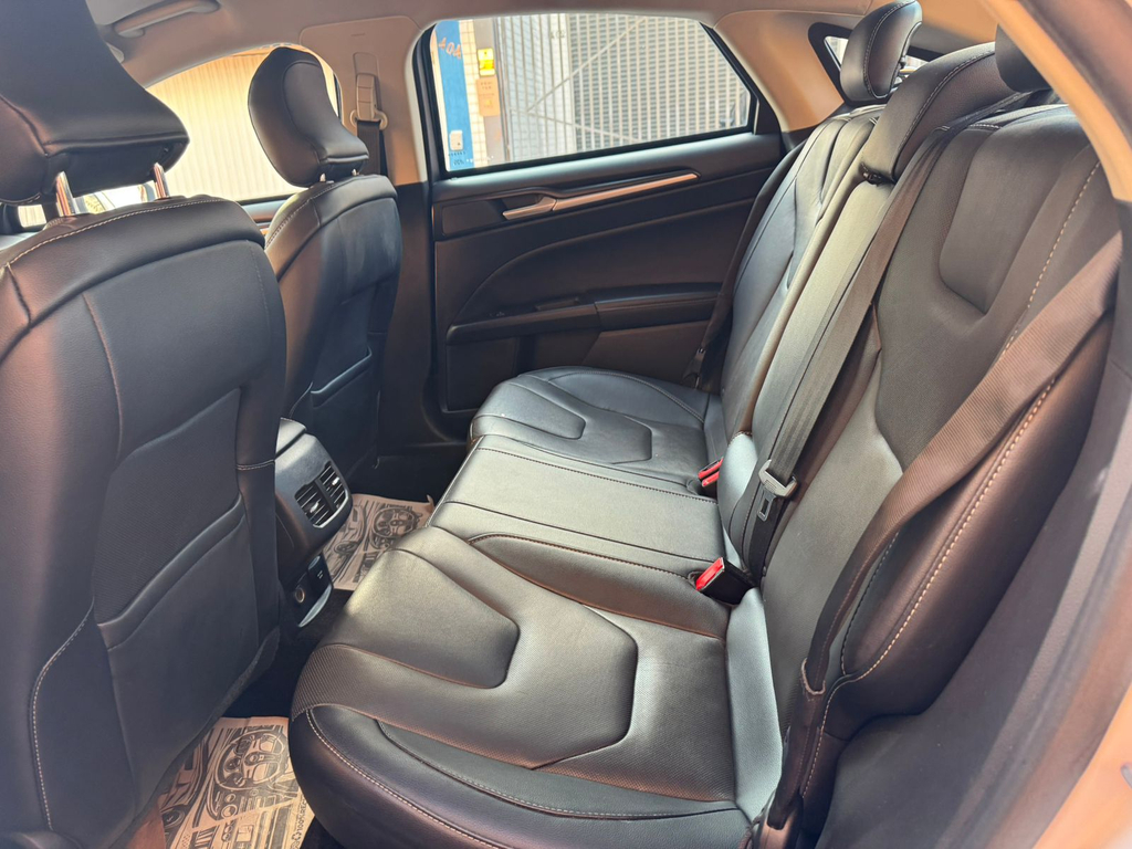 Ford Fusion Branco