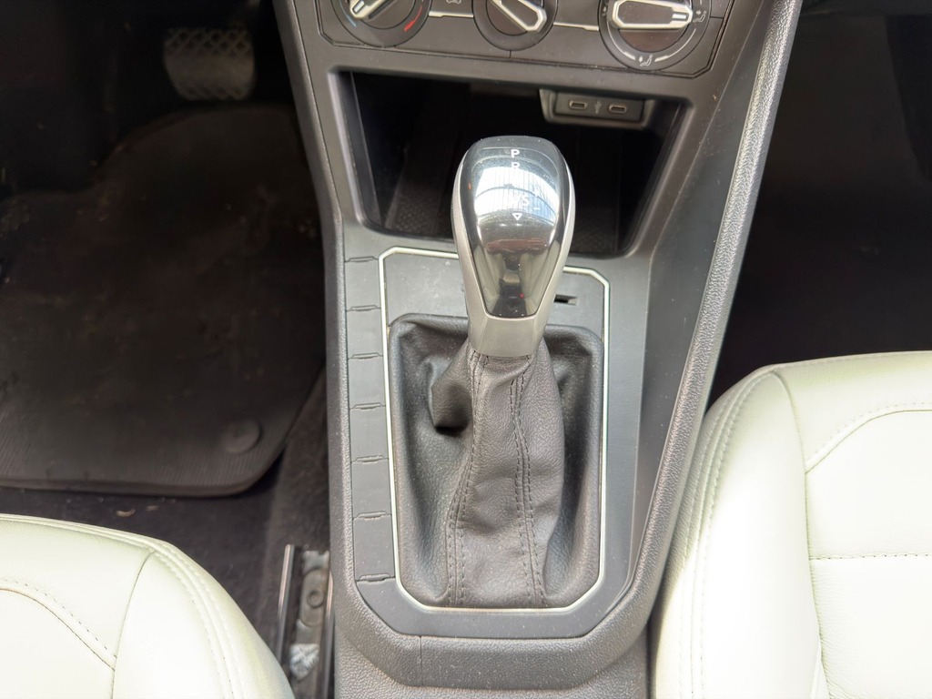 Volkswagen Nivus Preto