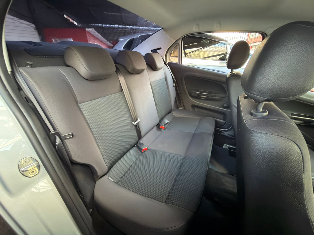 Volkswagen Voyage Prata