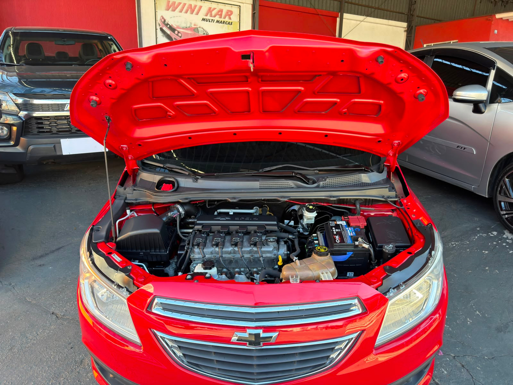 Chevrolet Prisma Vermelho