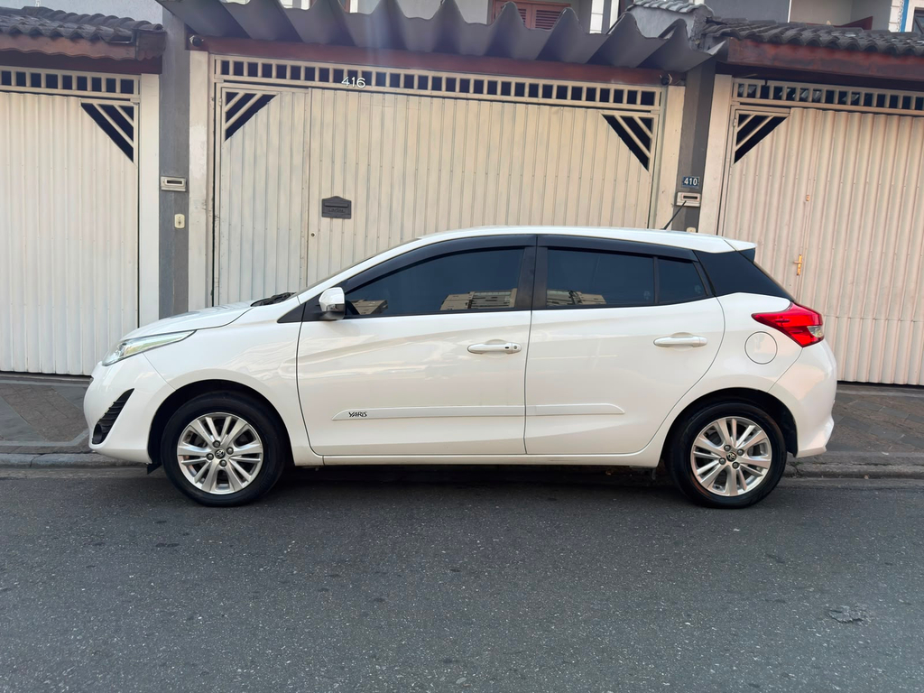 Toyota Yaris Branco
