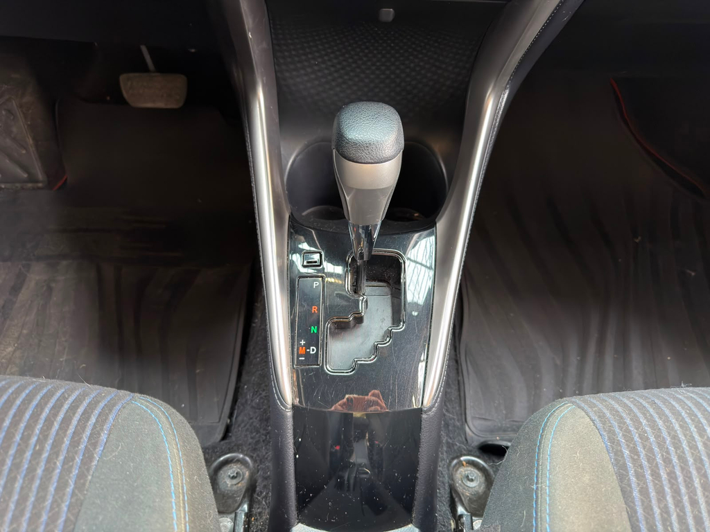 Toyota Yaris Branco