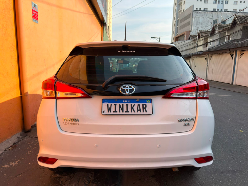 Toyota Yaris Branco
