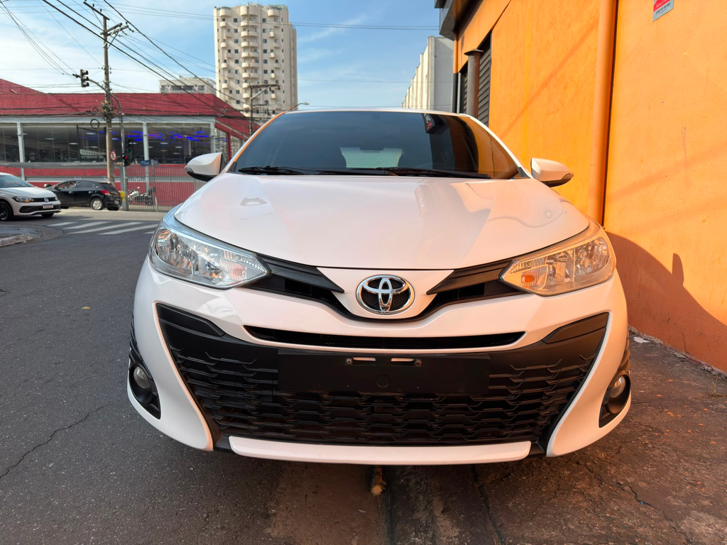 Toyota Yaris Branco