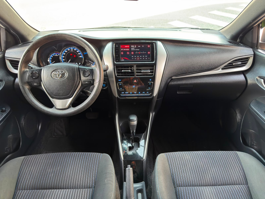 Toyota Yaris Branco