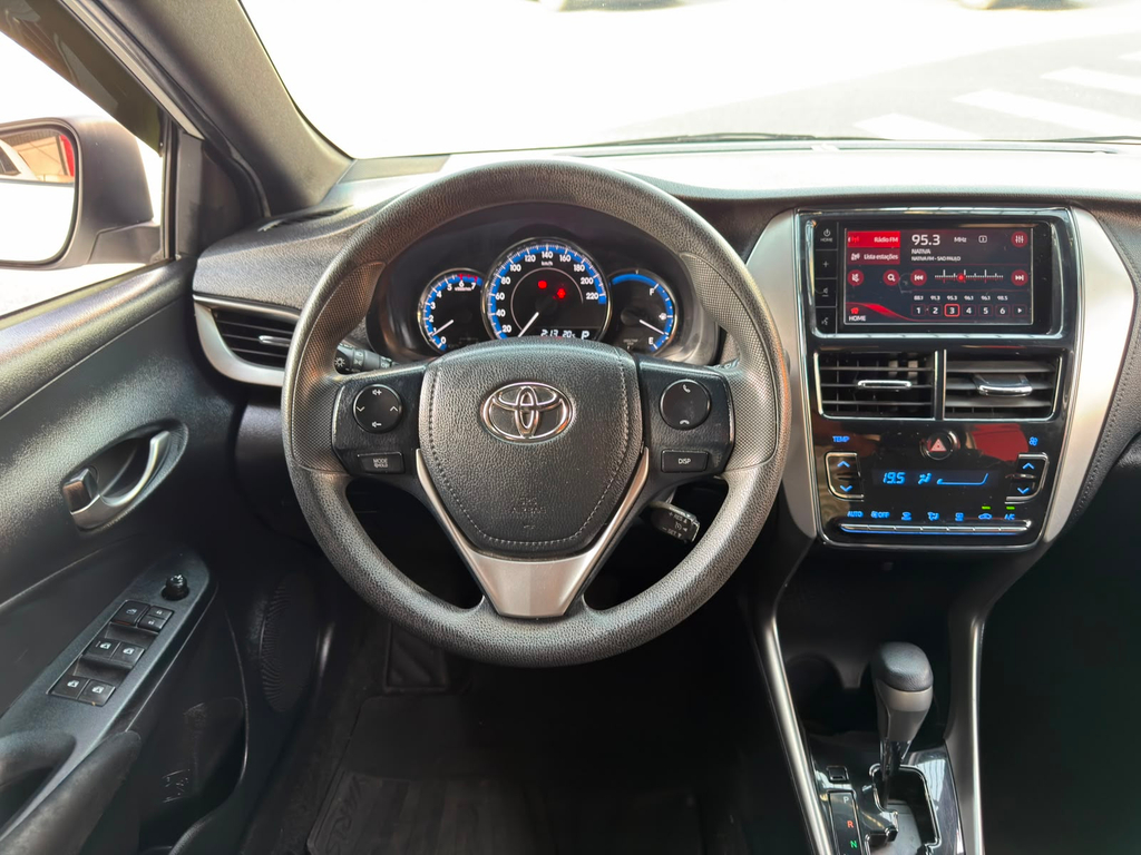 Toyota Yaris Branco
