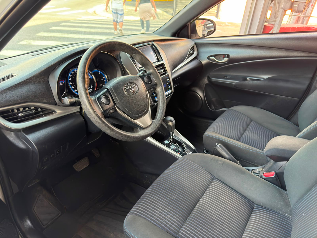 Toyota Yaris Branco