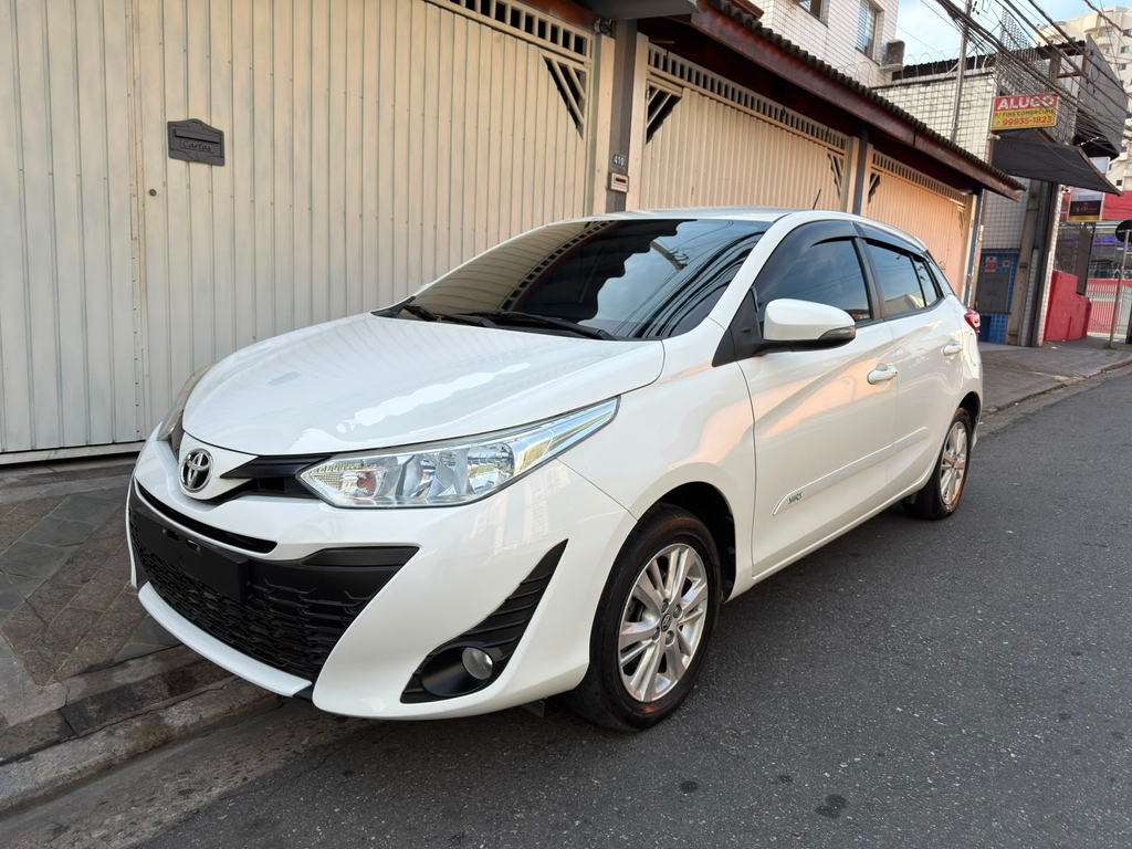 Toyota Yaris Branco