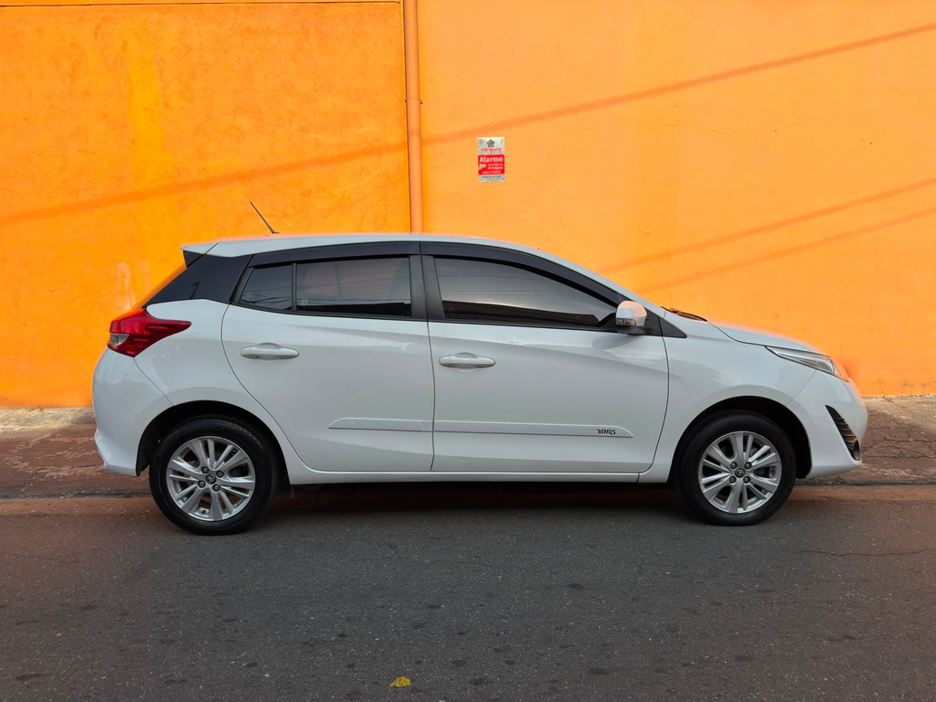Toyota Yaris Branco