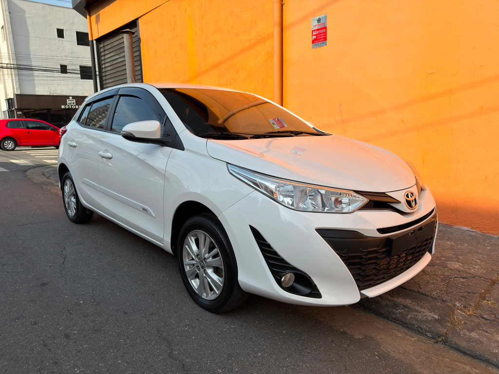 Toyota Yaris Branco