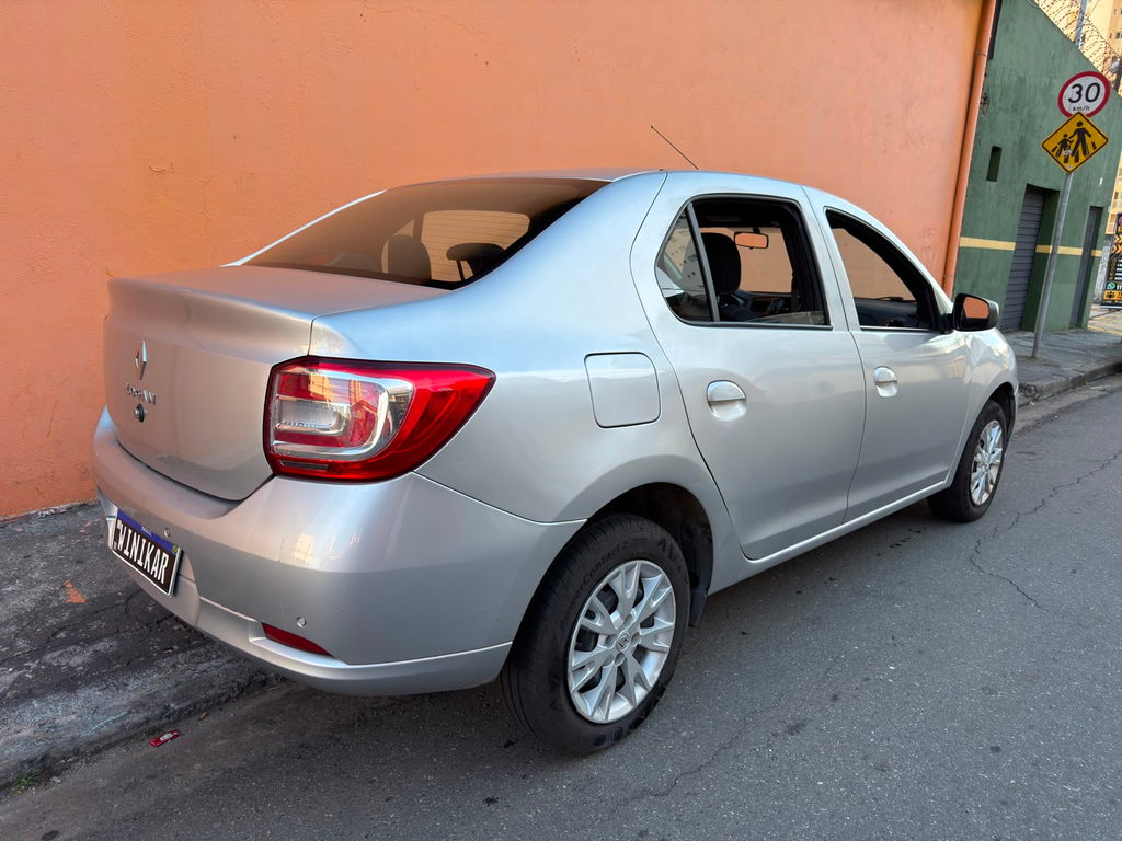 Renault Logan Prata