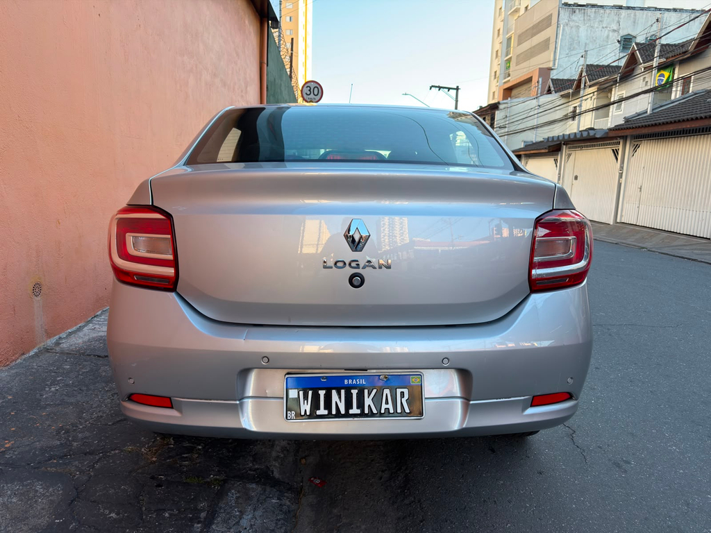 Renault Logan Prata