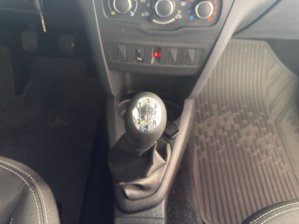 Renault Logan Prata