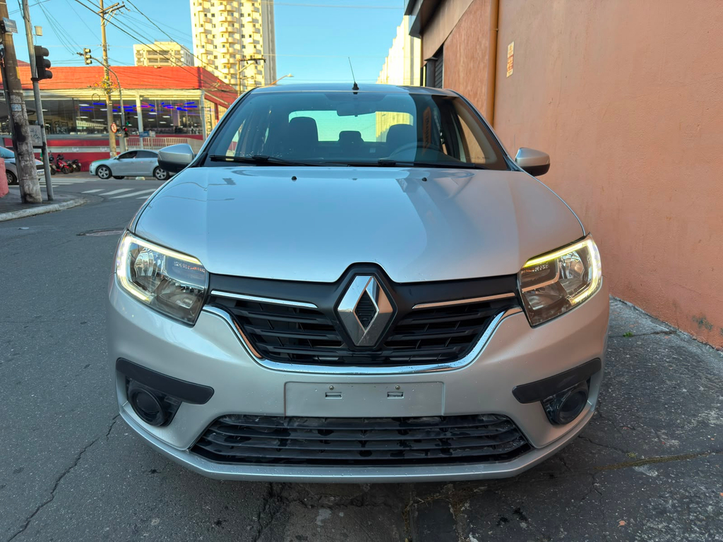 Renault Logan Prata