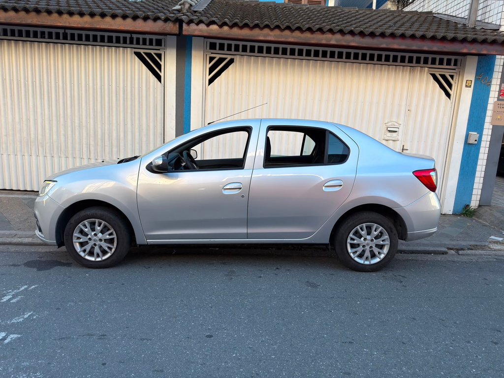 Renault Logan Prata