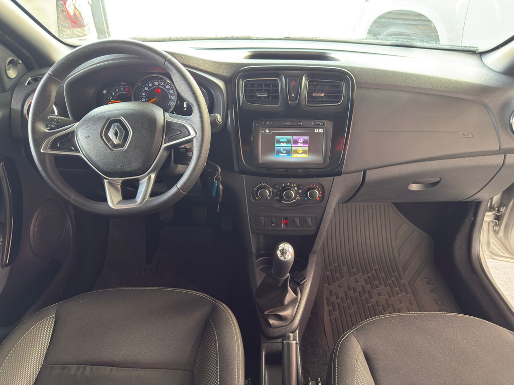 Renault Logan Prata