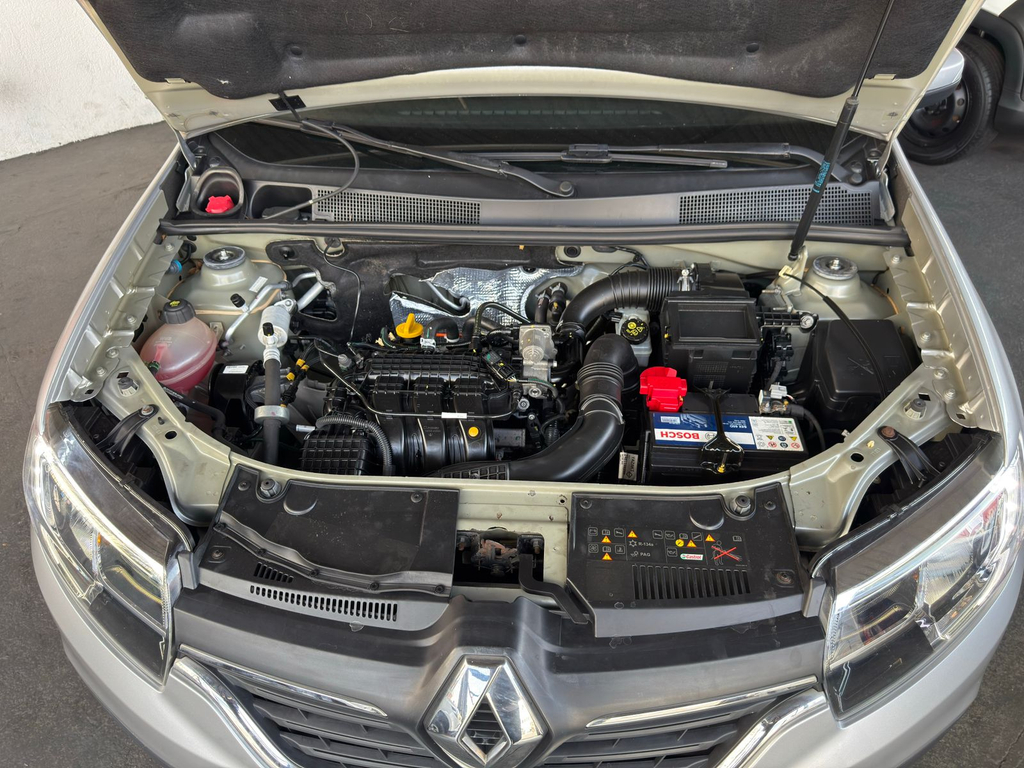 Renault Logan Prata
