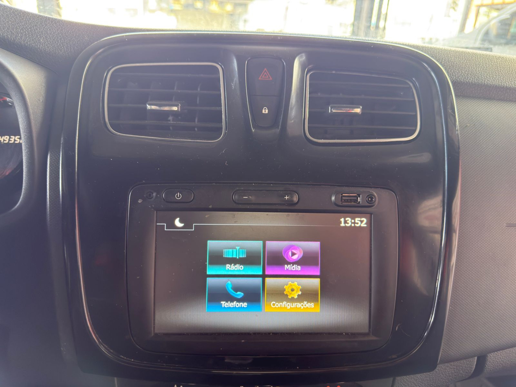 Renault Logan Prata