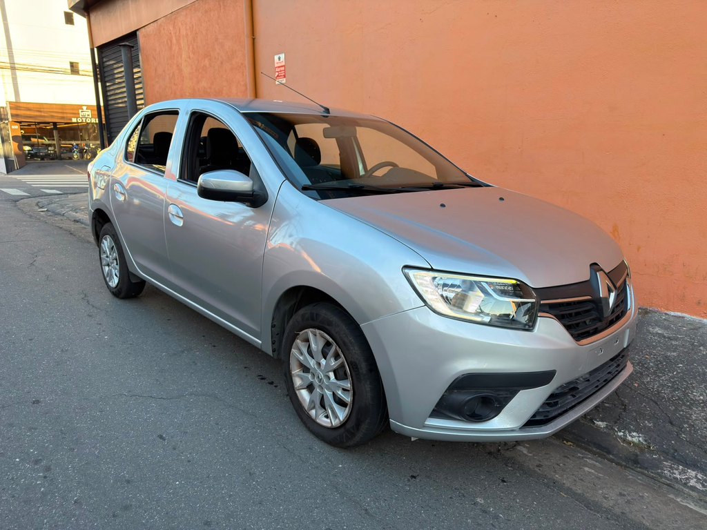 Renault Logan Prata