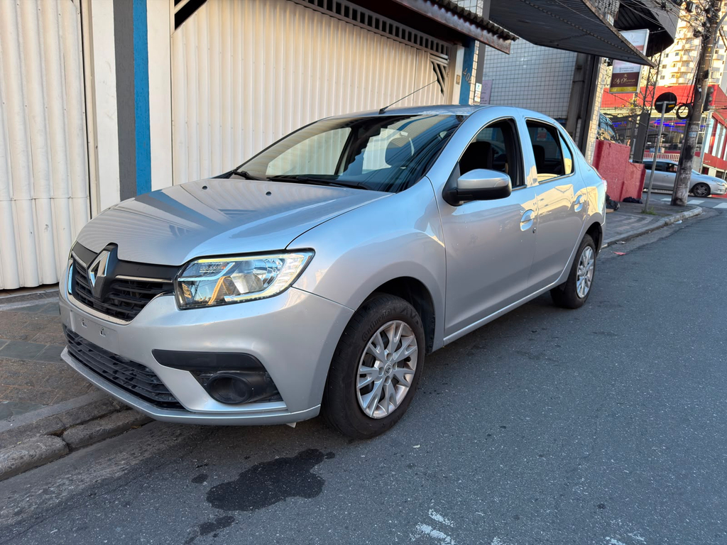 Renault Logan Prata