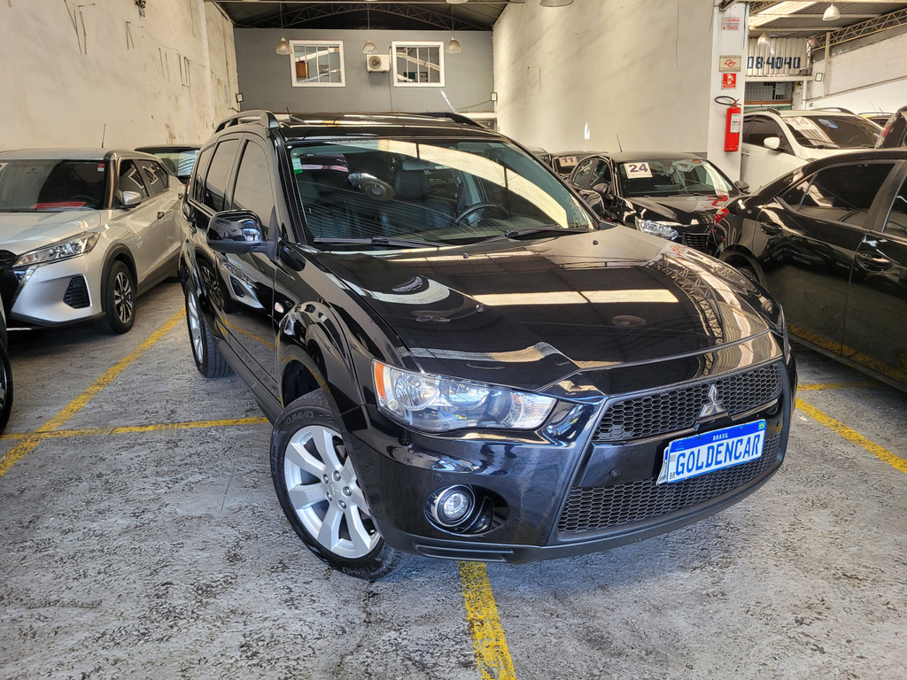 Mitsubishi Outlander Preto