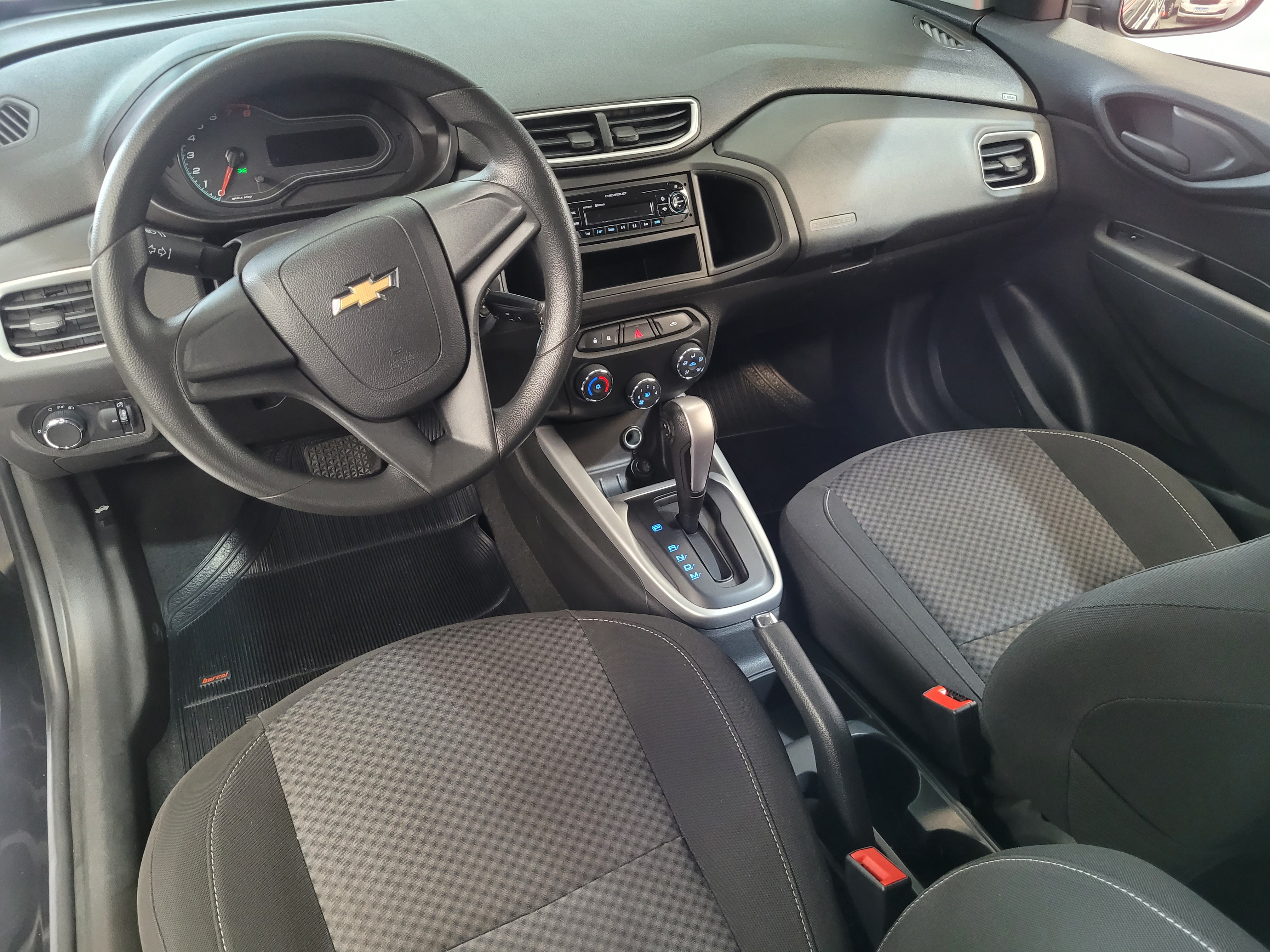 Chevrolet Onix Preto