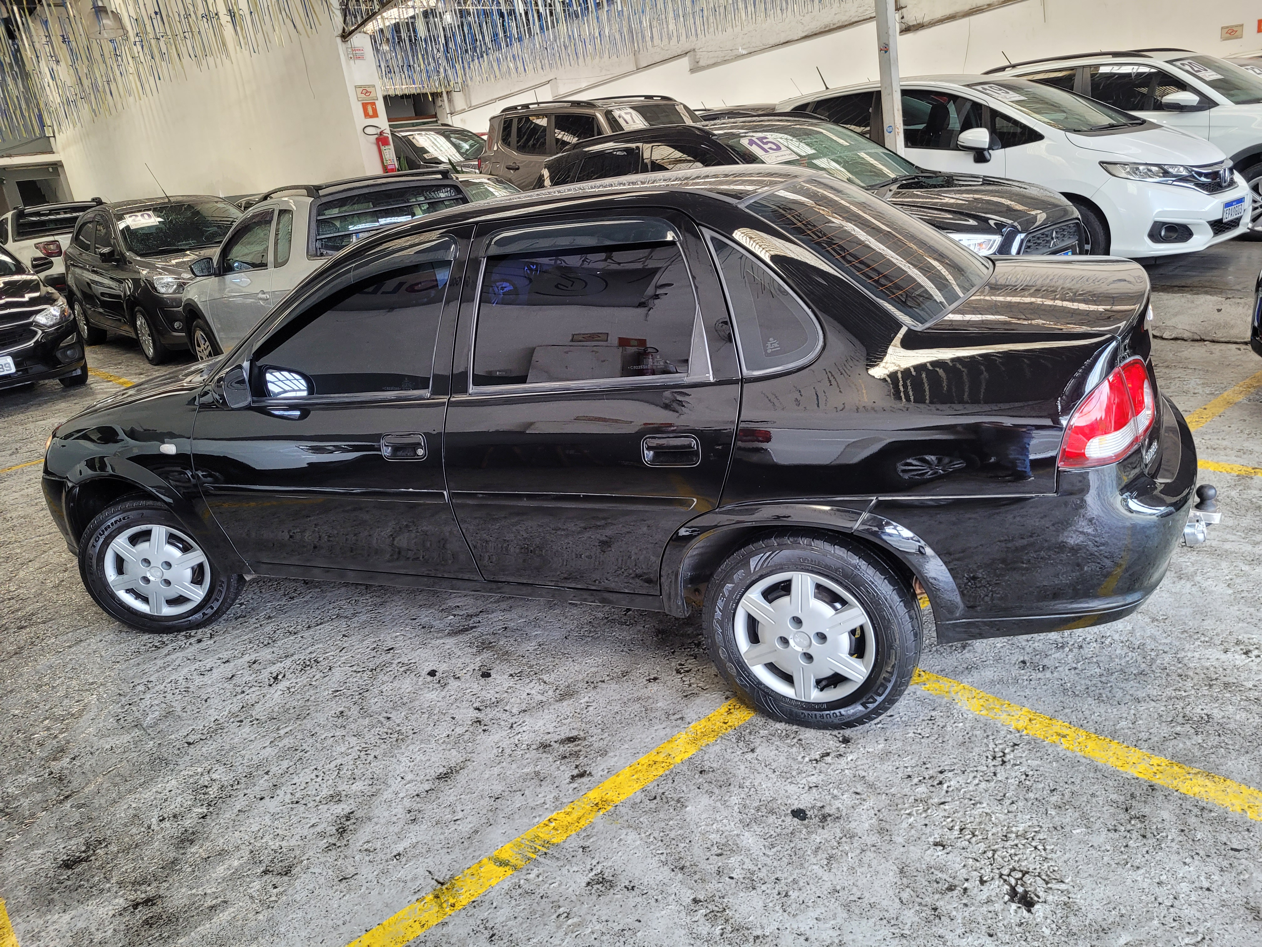 Chevrolet Classic Preto