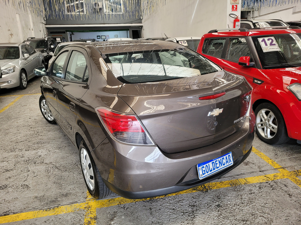 Chevrolet Prisma Cinza