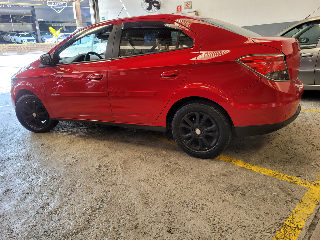 Chevrolet Prisma Vermelho