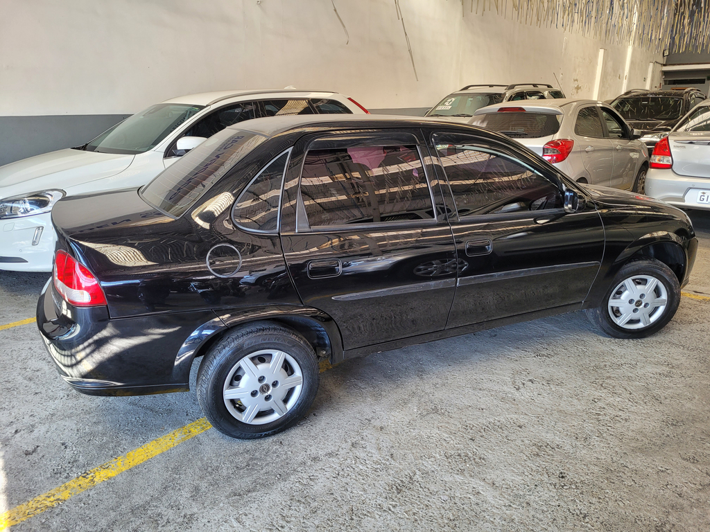 Chevrolet Classic Preto